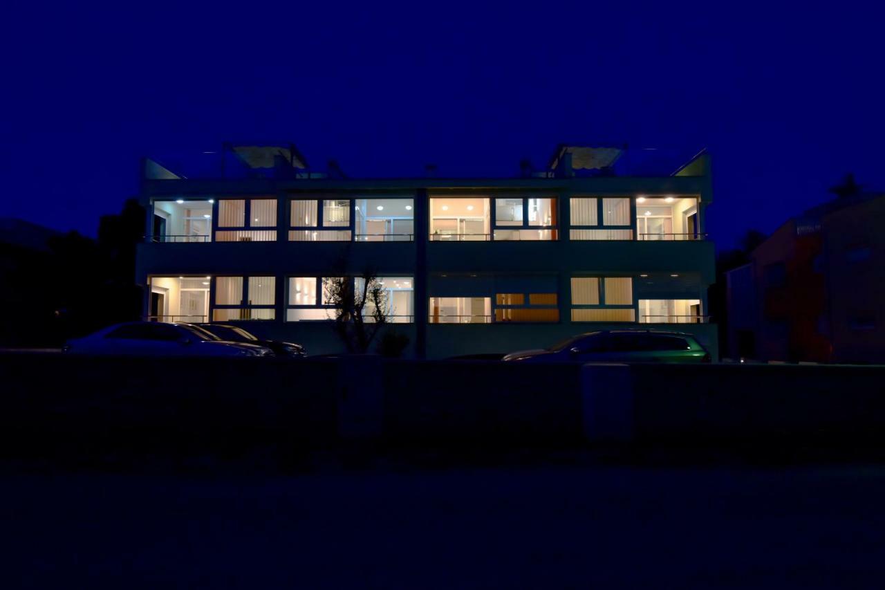 Apartments Laura 1 Привлака Экстерьер фото